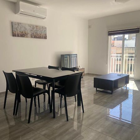 F10 Room 1, Private Double Room With Private Bathroom In Shared Flat Msida Zewnętrze zdjęcie